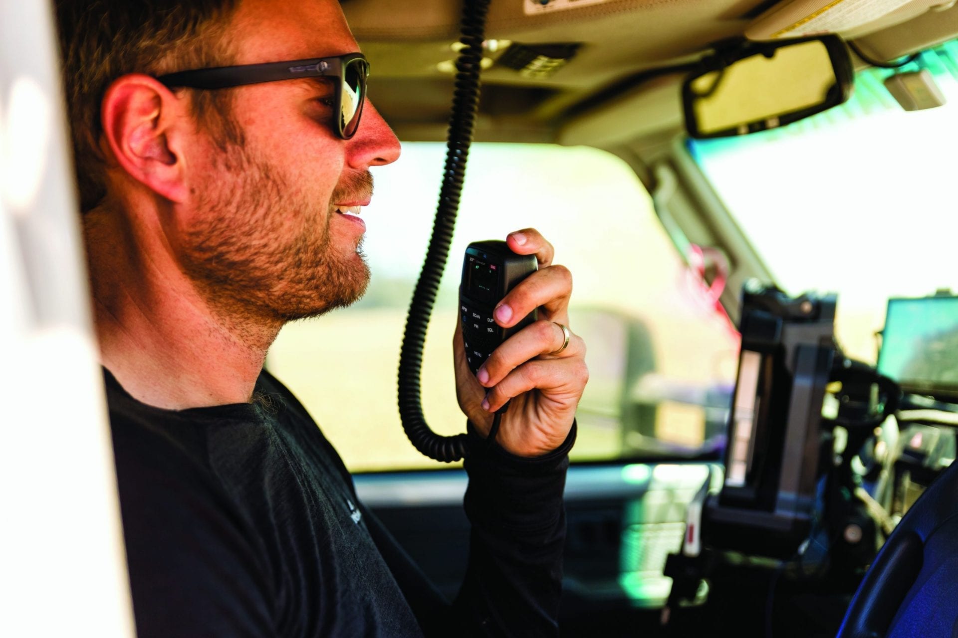UHF CB Radios For RVs - Communication On The Road: RVSafe